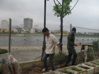 UBND phường Trung Văn: Không quản lý được thì... rào lại